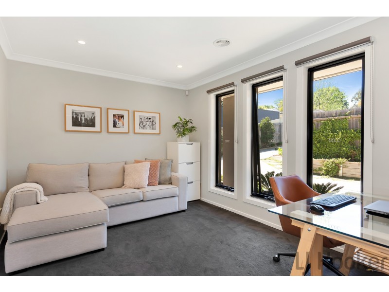 2/8 Augusta Road, The Basin VIC 3154