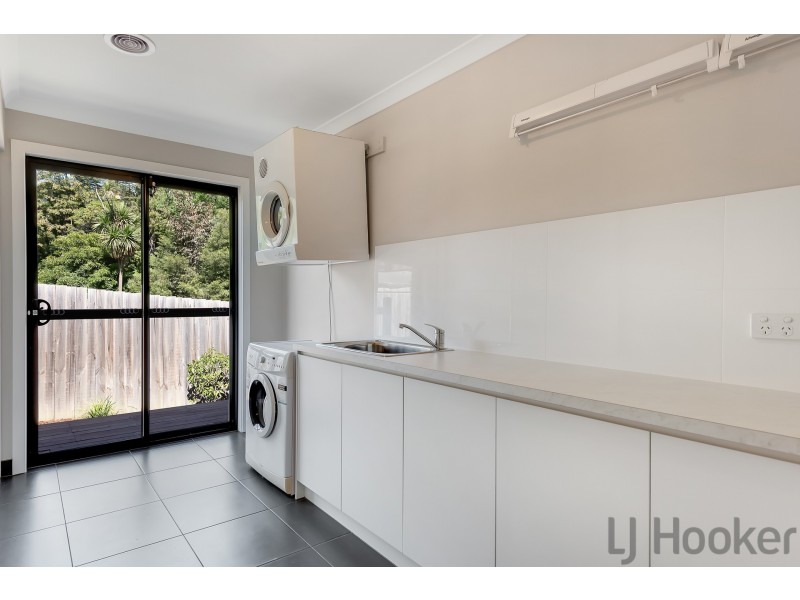2/8 Augusta Road, The Basin VIC 3154