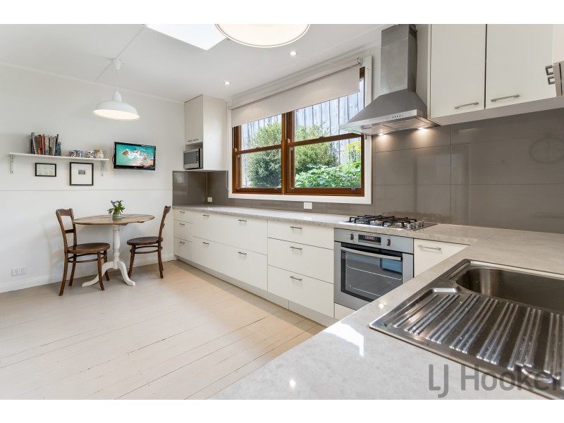 6 View Road, The Basin VIC 3154