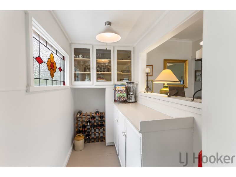 6 View Road, The Basin VIC 3154