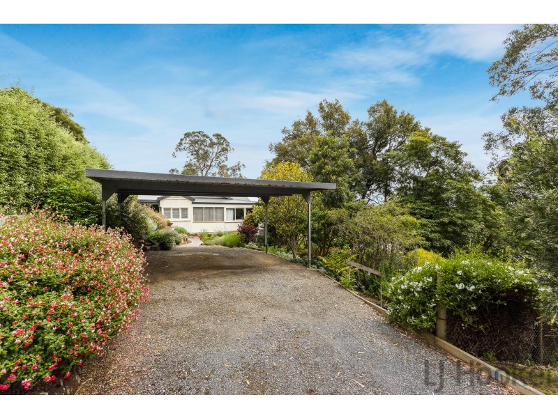 6 View Road, The Basin VIC 3154