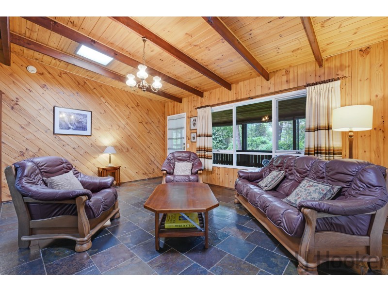 10 Ross Avenue, The Basin VIC 3154