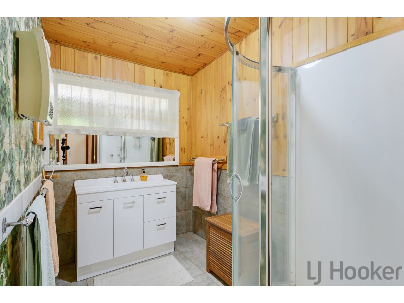 10 Ross Avenue, The Basin VIC 3154