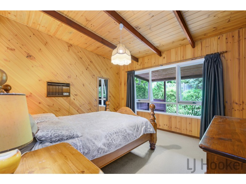 10 Ross Avenue, The Basin VIC 3154