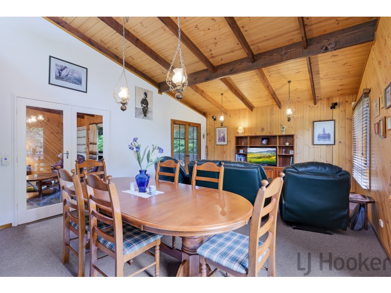 10 Ross Avenue, The Basin VIC 3154