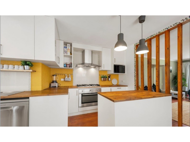 54 Johnson Drive, Ferntree Gully VIC 3156