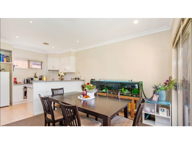 13/2 McKelvie Court, Glen Waverley VIC 3150