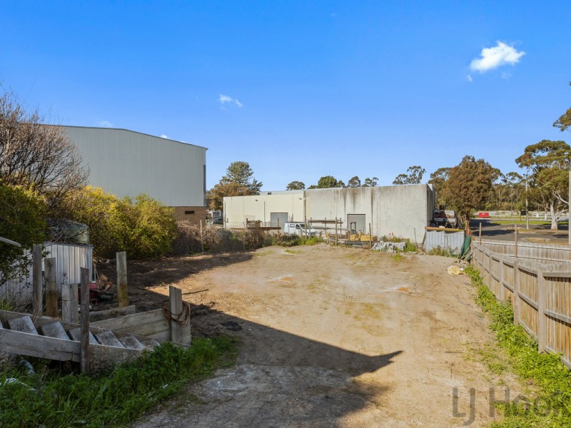 37 Kevin Avenue, Ferntree Gully VIC 3156