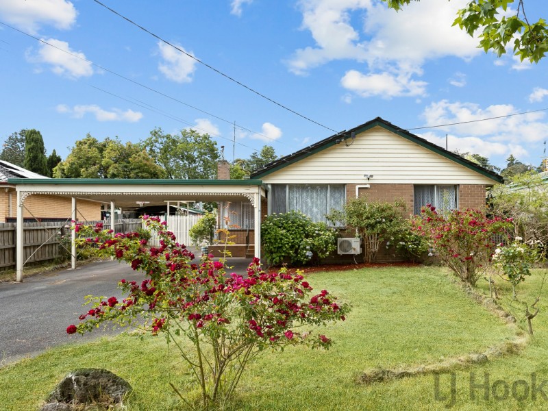 11 Winwood Drive, Ferntree Gully VIC 3156