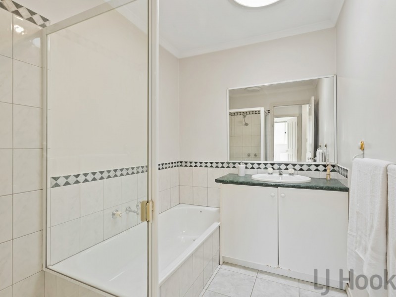 2/1-3 Shannon Avenue, Ferntree Gully VIC 3156