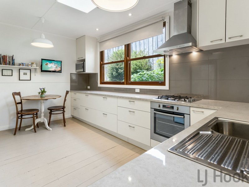 6 View Road, The Basin VIC 3154