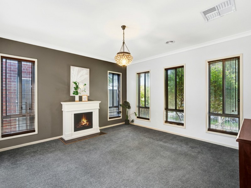 7 Moss Street, Cranbourne North VIC 3977