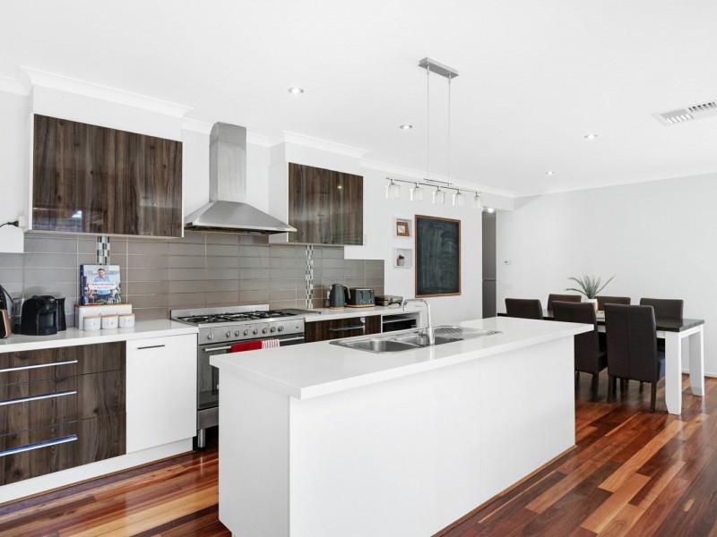 7 Moss Street, Cranbourne North VIC 3977