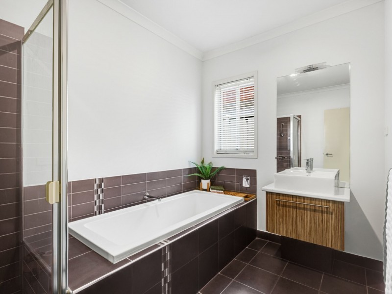 7 Moss Street, Cranbourne North VIC 3977