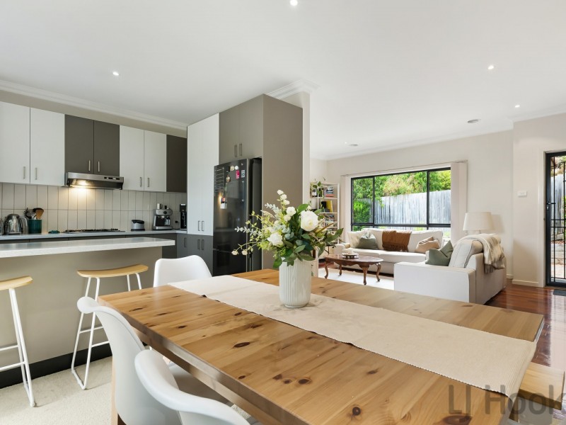 2/1 Carnarvon Avenue, The Basin VIC 3154