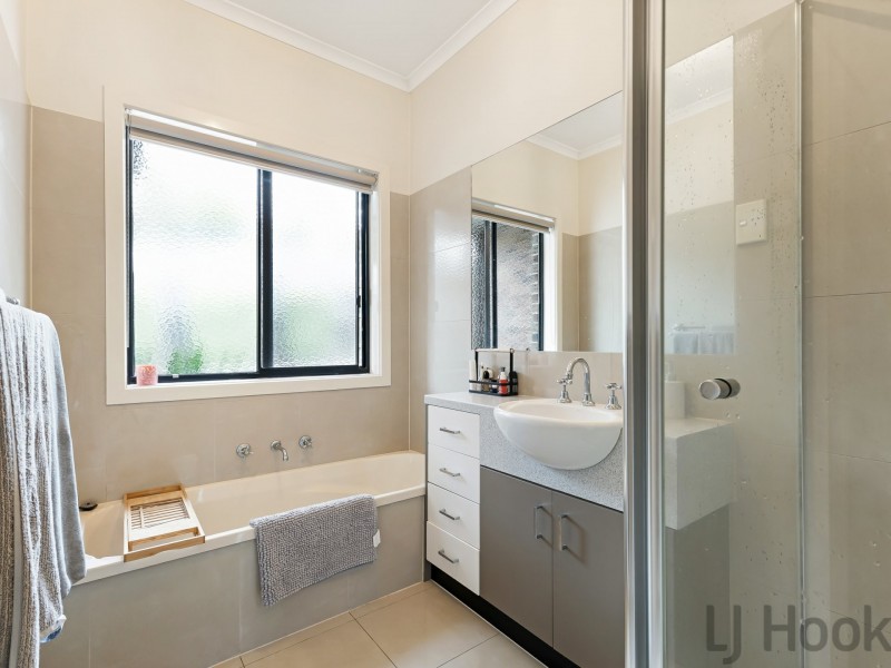 2/1 Carnarvon Avenue, The Basin VIC 3154