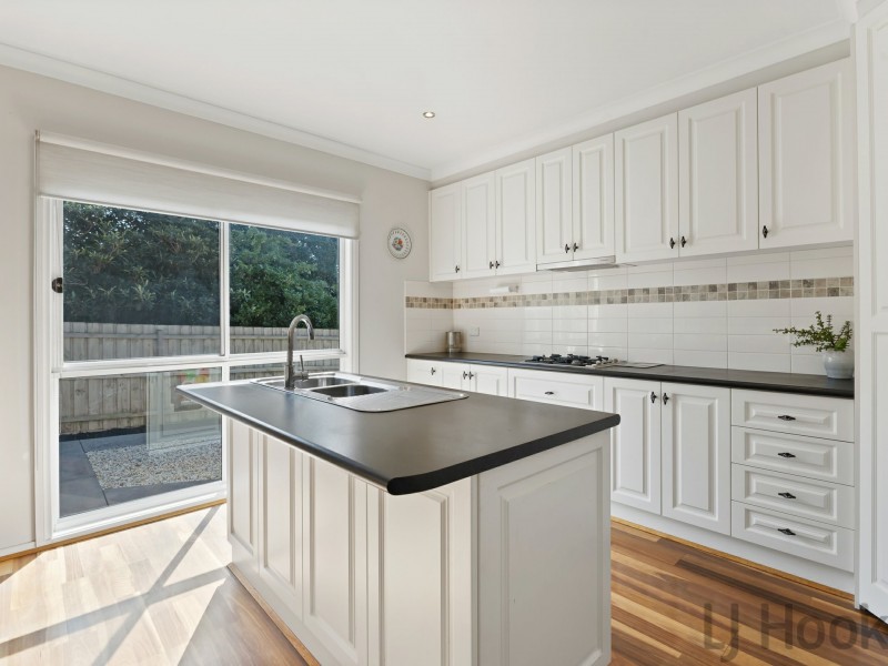 2/27 Cypress Avenue, Boronia VIC 3155