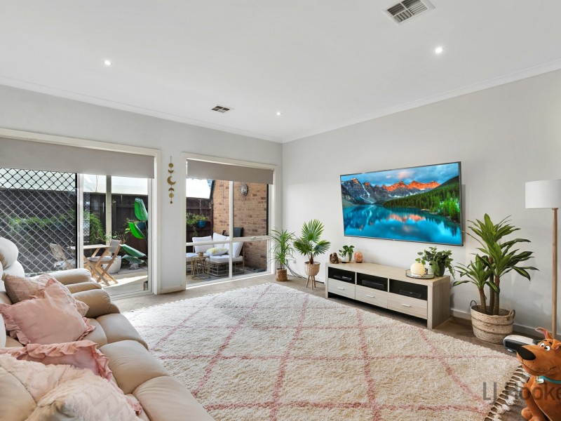 2/55 Sunningdale Crescent, Cranbourne VIC 3977