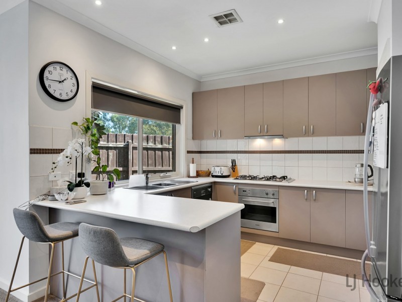 2/55 Sunningdale Crescent, Cranbourne VIC 3977