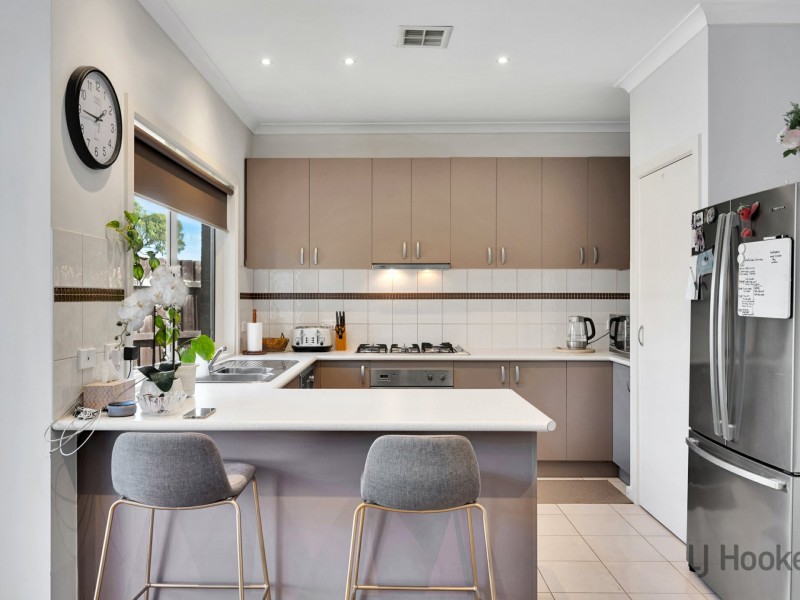 2/55 Sunningdale Crescent, Cranbourne VIC 3977