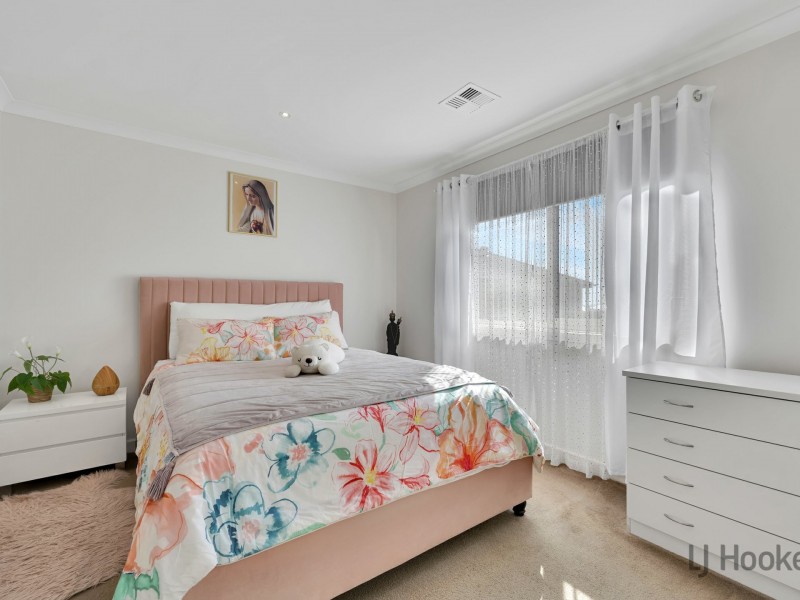 2/55 Sunningdale Crescent, Cranbourne VIC 3977