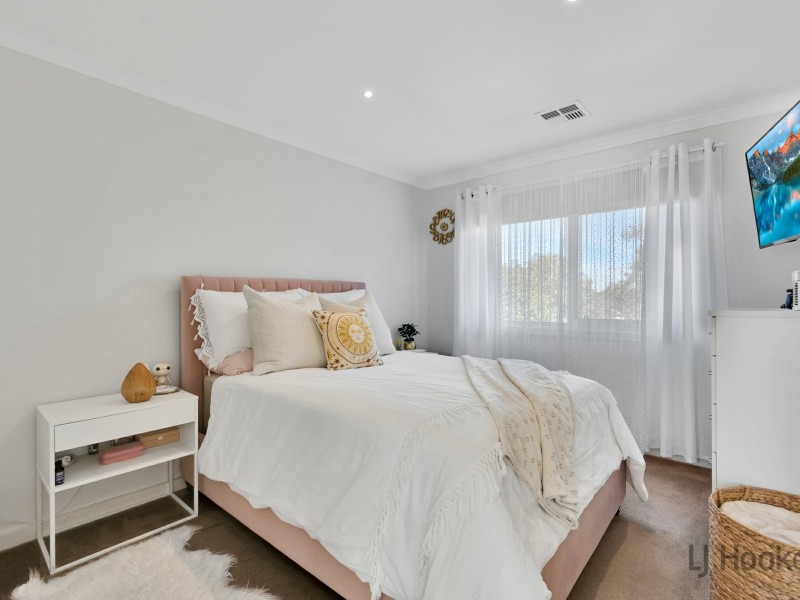 2/55 Sunningdale Crescent, Cranbourne VIC 3977