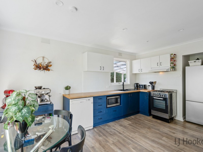 17 Weyburn Road, Boronia VIC 3155