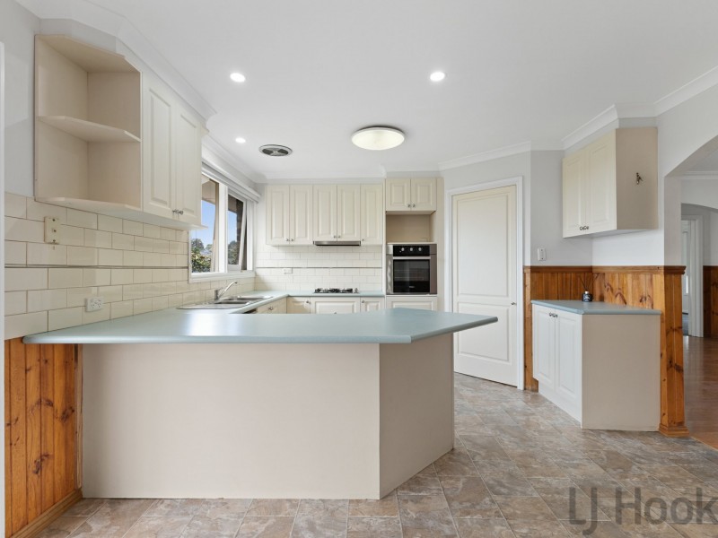 16 Yarran Grove, Bayswater VIC 3153