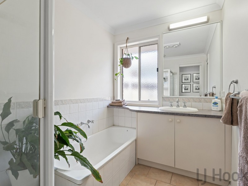 1 Mackenzie Court, Croydon South VIC 3136