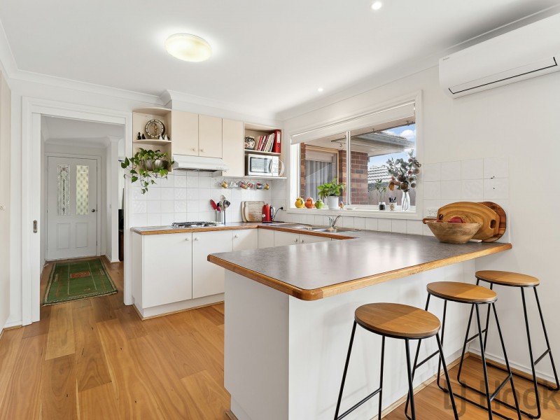 1 Mackenzie Court, Croydon South VIC 3136