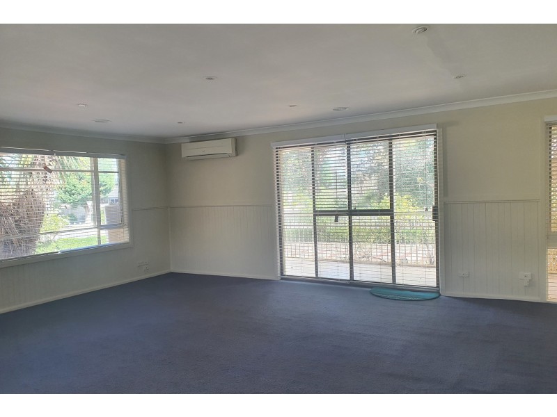 8B Anne Road, Knoxfield VIC 3180