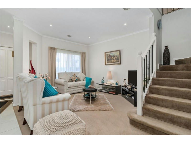 8 Watling Grove, Ferntree Gully VIC 3156