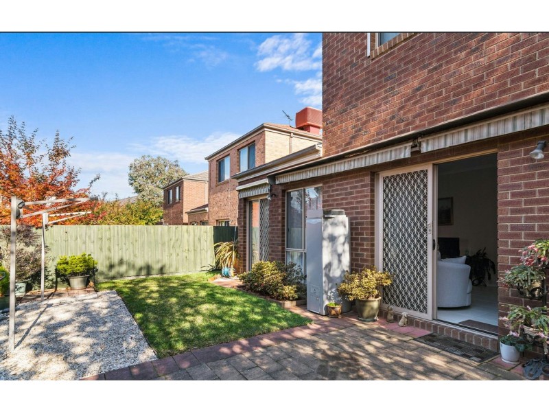 8 Watling Grove, Ferntree Gully VIC 3156