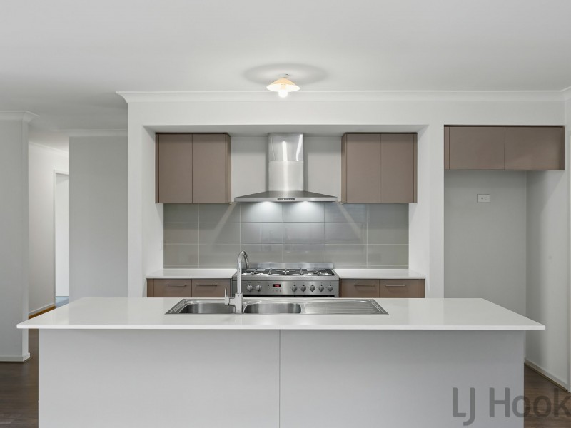 12 Nelse Street, Cranbourne North VIC 3977