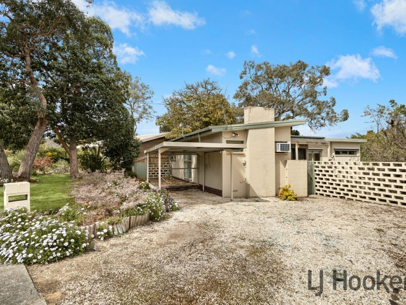 16 McComb Crescent, Bayswater VIC 3153