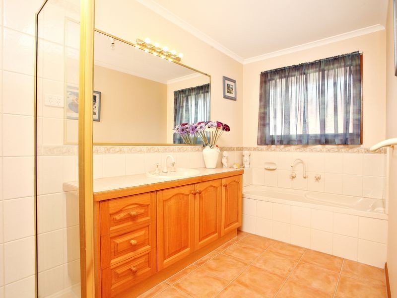 10 Lanyon Court, Lysterfield VIC 3156