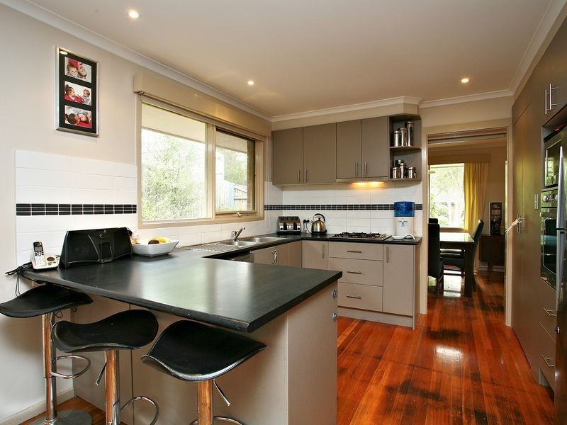 16 Hillcrest Avenue, Ferntree Gully VIC 3156
