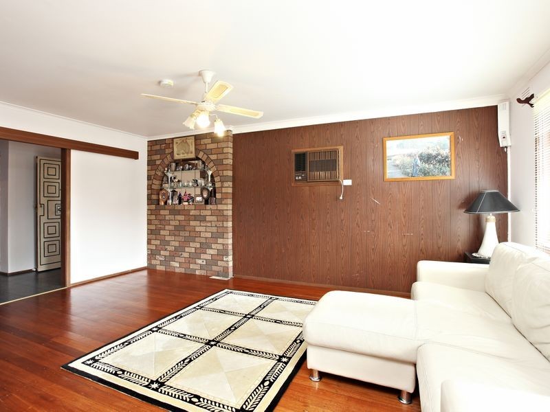 49 Deschamp Cresent, Rowville VIC 3178