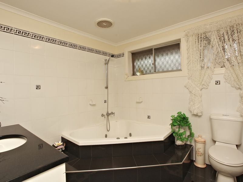 6A The Crescent, Ferntree Gully VIC 3156