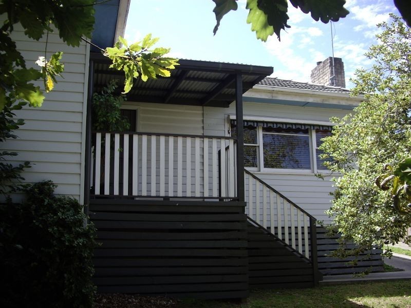 17 Barton Ave, Ferntree Gully VIC 3156