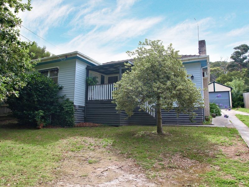 17 Barton Ave, Ferntree Gully VIC 3156