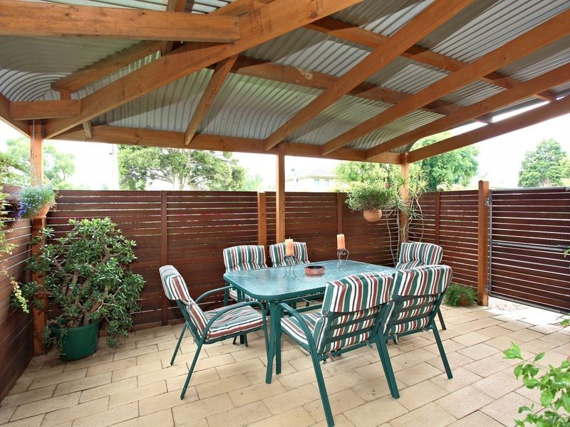2/4 Myrtle Street, Bayswater VIC 3153
