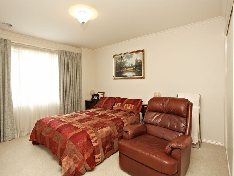 2/4 Myrtle Street, Bayswater VIC 3153