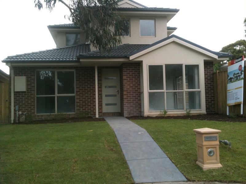 2/2 Silverton Drive, Ferntree Gully VIC 3156