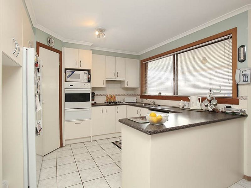 54 Valleyview Drive, Rowville VIC 3178