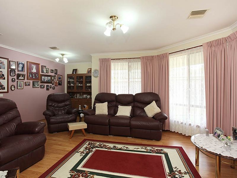 54 Valleyview Drive, Rowville VIC 3178
