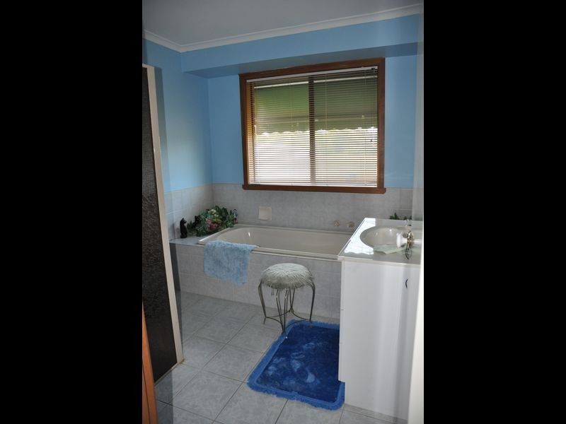 54 Valleyview Drive, Rowville VIC 3178