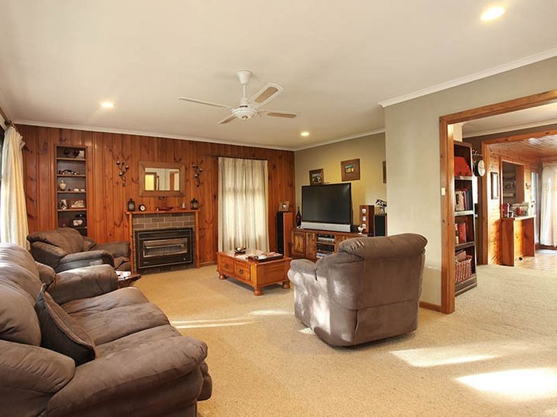 5 & 5A Walker Street, The Basin VIC 3154