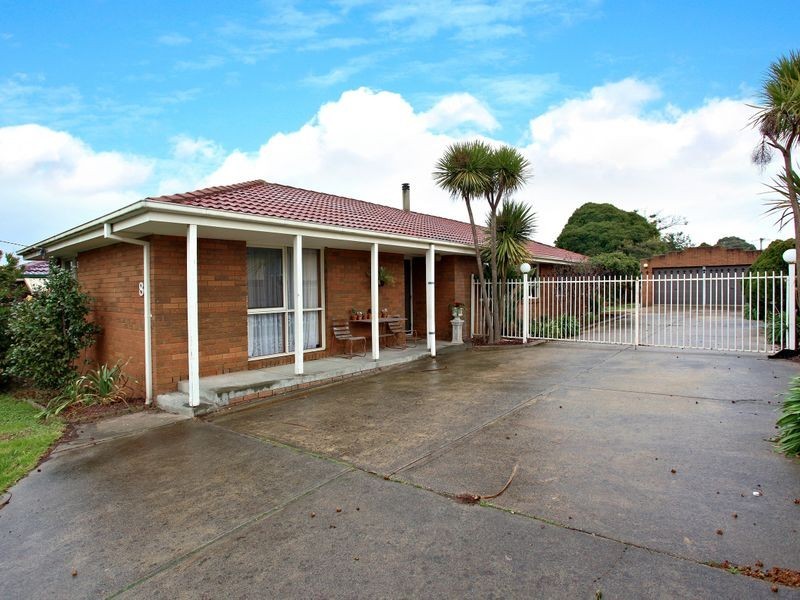 8 Pearl Place, Ferntree Gully VIC 3156