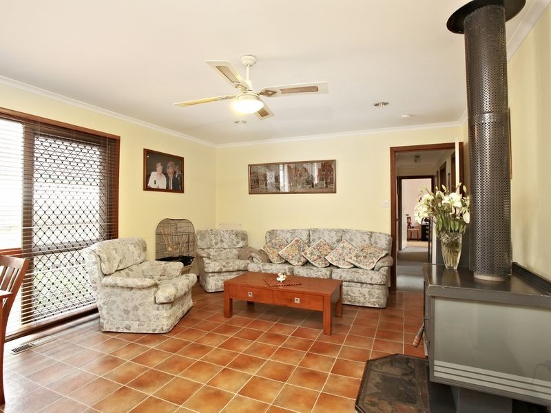 8 Pearl Place, Ferntree Gully VIC 3156